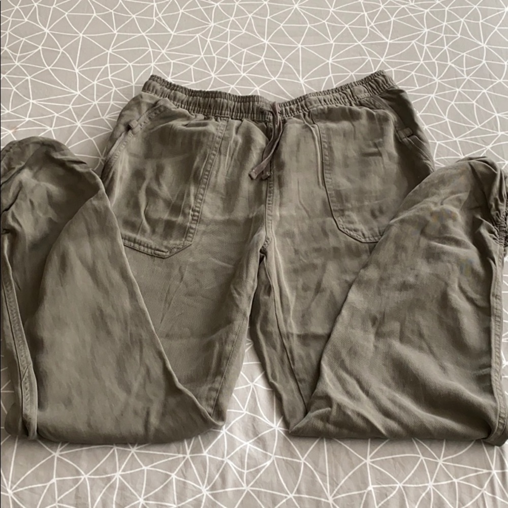 BRAND NEW no tags GREEN PANTS